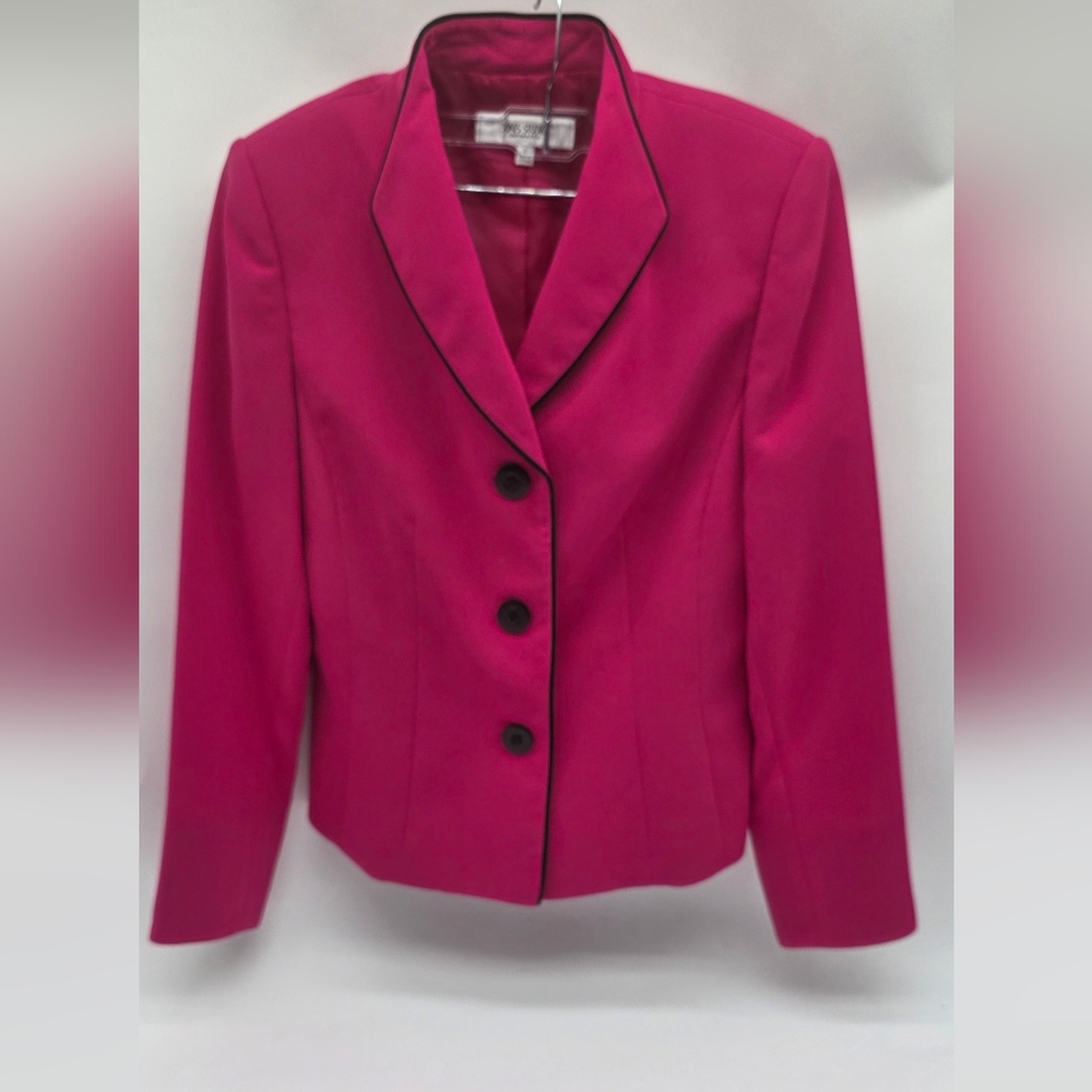 Jones Studio Separaets Fuchsia Blazer with Black Trim. Size 8